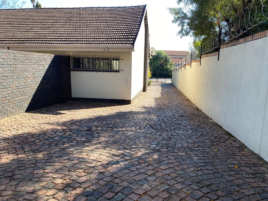 To Let 3 Bedroom Property for Rent in Alphen Park Gauteng