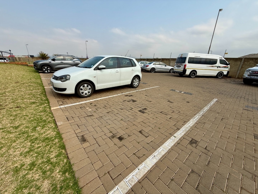 1 Bedroom Property for Sale in Sky City Gauteng