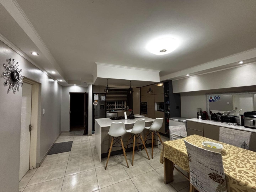 5 Bedroom Property for Sale in Halfway Gardens Gauteng