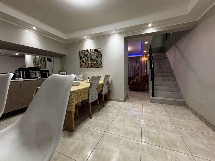 5 Bedroom Property for Sale in Halfway Gardens Gauteng