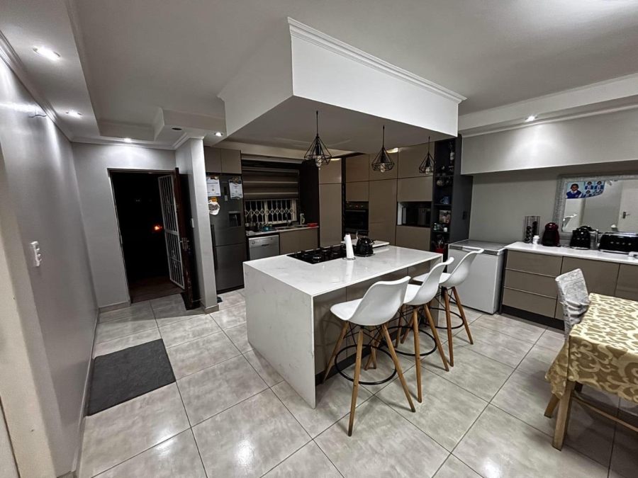 5 Bedroom Property for Sale in Halfway Gardens Gauteng