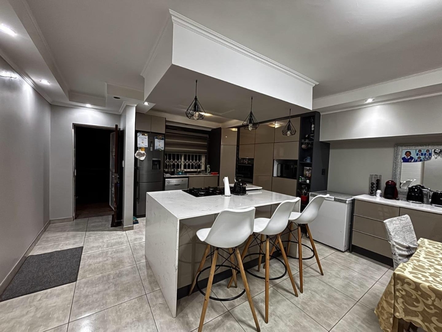 5 Bedroom Property for Sale in Halfway Gardens Gauteng