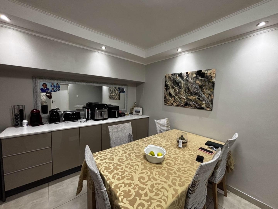 5 Bedroom Property for Sale in Halfway Gardens Gauteng