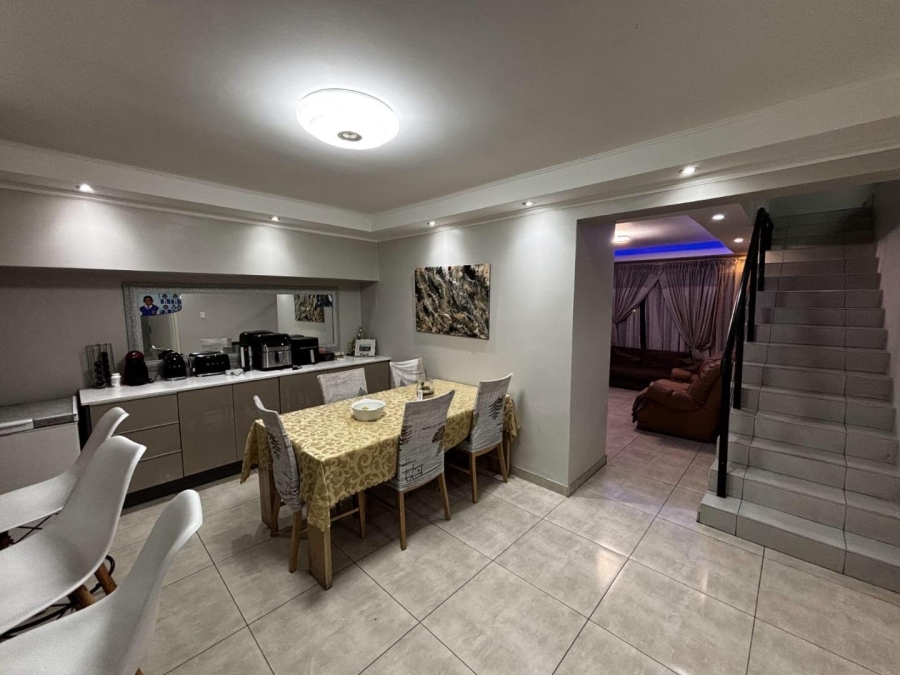 5 Bedroom Property for Sale in Halfway Gardens Gauteng