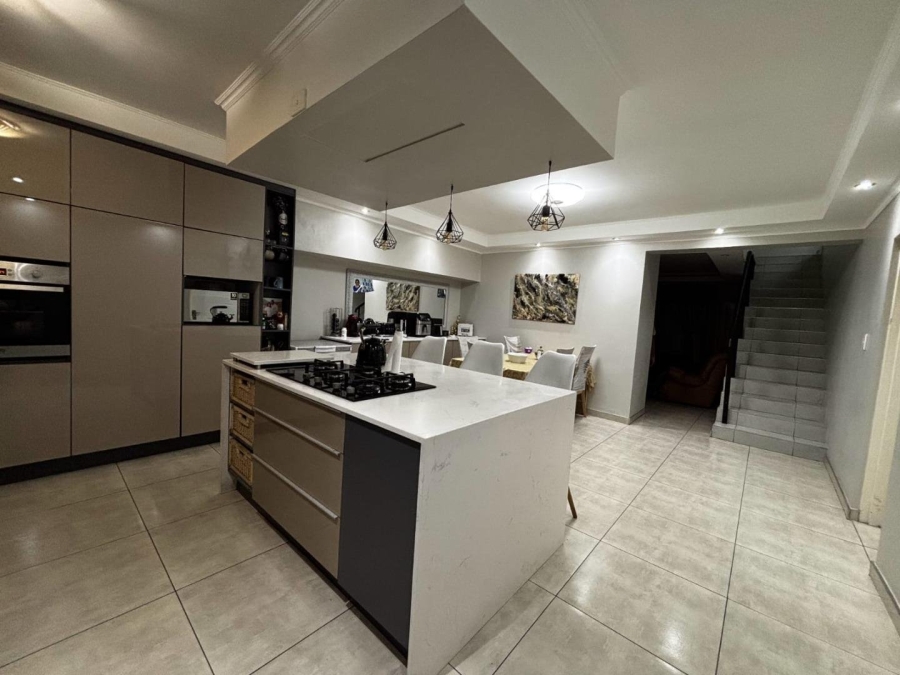 5 Bedroom Property for Sale in Halfway Gardens Gauteng