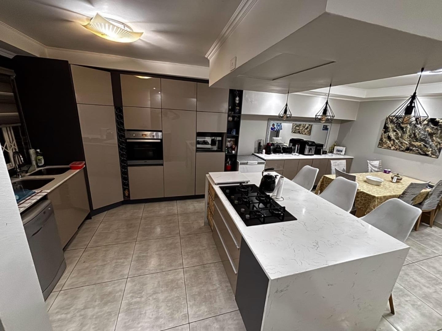 5 Bedroom Property for Sale in Halfway Gardens Gauteng