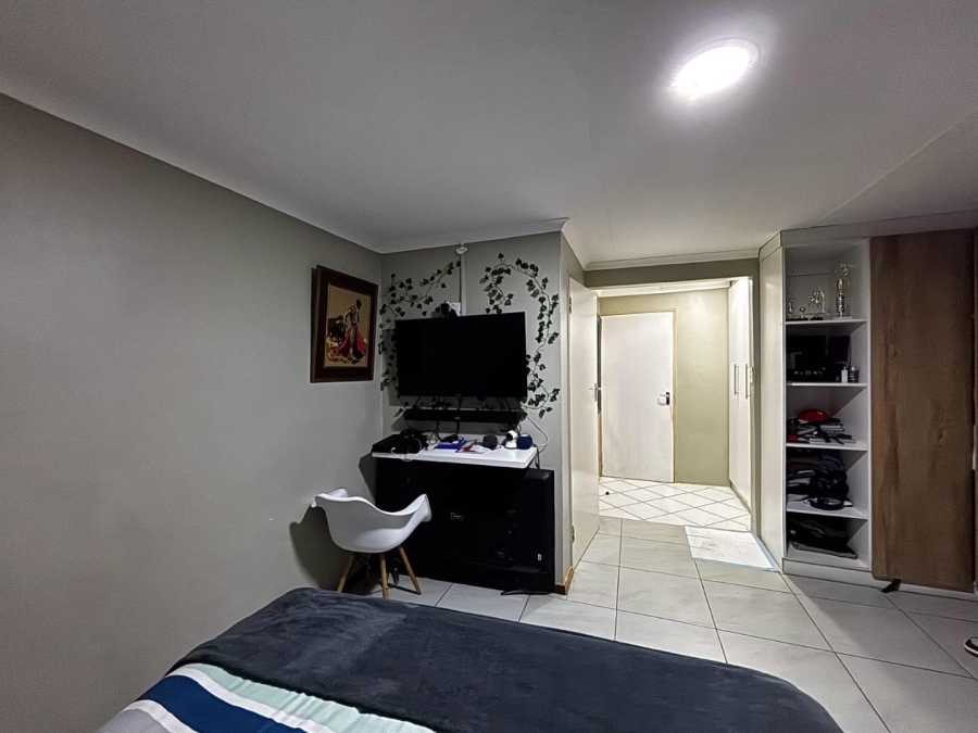 5 Bedroom Property for Sale in Halfway Gardens Gauteng
