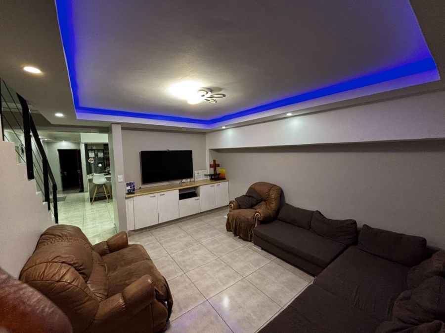 5 Bedroom Property for Sale in Halfway Gardens Gauteng