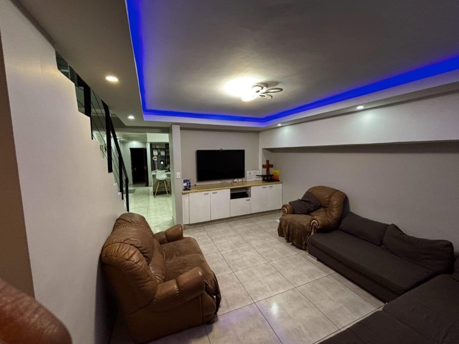 5 Bedroom Property for Sale in Halfway Gardens Gauteng