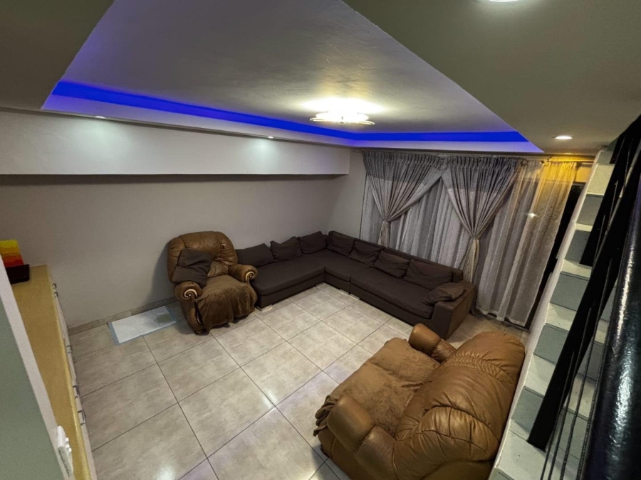 5 Bedroom Property for Sale in Halfway Gardens Gauteng