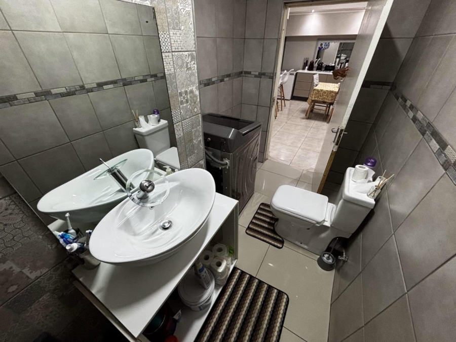5 Bedroom Property for Sale in Halfway Gardens Gauteng