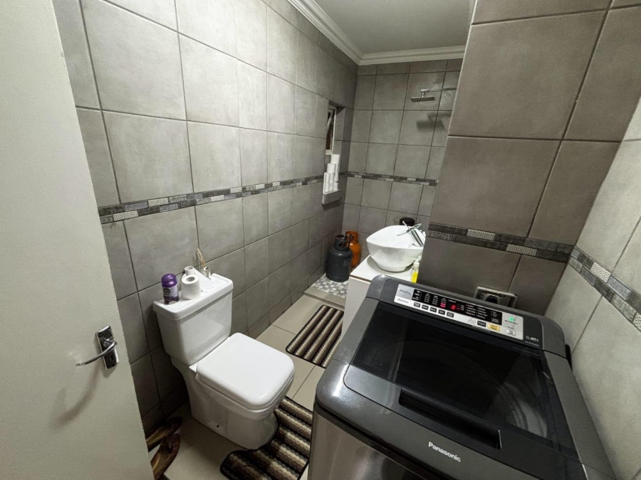 5 Bedroom Property for Sale in Halfway Gardens Gauteng
