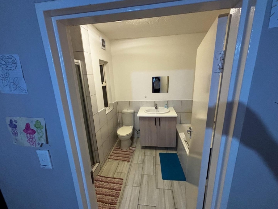 5 Bedroom Property for Sale in Halfway Gardens Gauteng