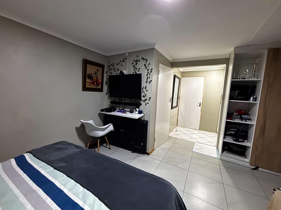 5 Bedroom Property for Sale in Halfway Gardens Gauteng