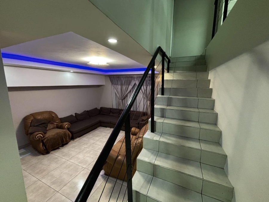 5 Bedroom Property for Sale in Halfway Gardens Gauteng