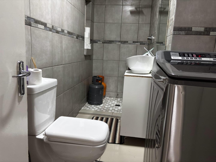 5 Bedroom Property for Sale in Halfway Gardens Gauteng