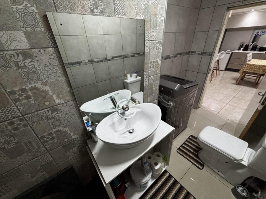 5 Bedroom Property for Sale in Halfway Gardens Gauteng