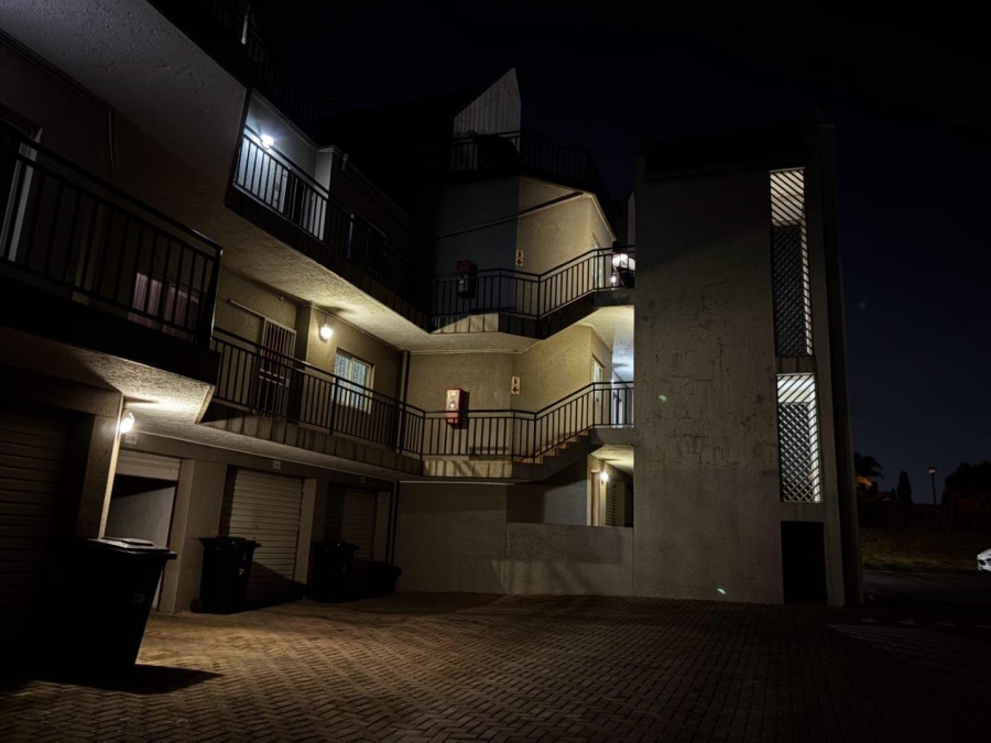 5 Bedroom Property for Sale in Halfway Gardens Gauteng