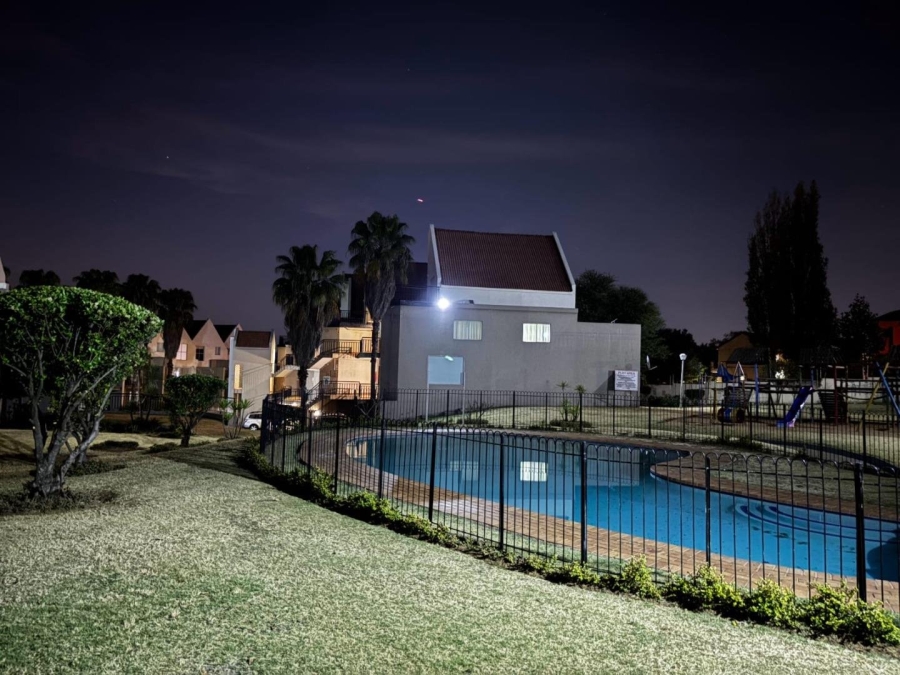 5 Bedroom Property for Sale in Halfway Gardens Gauteng