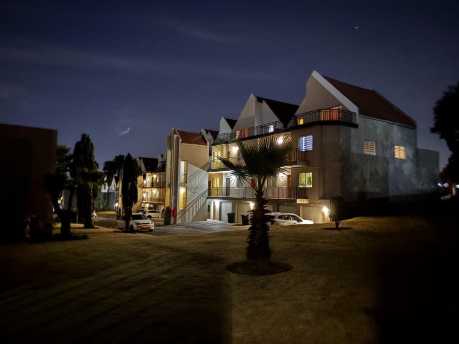 5 Bedroom Property for Sale in Halfway Gardens Gauteng