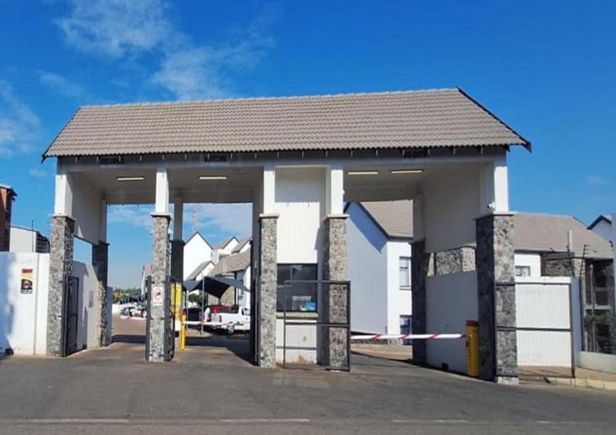 2 Bedroom Property for Sale in Glen Marais Gauteng