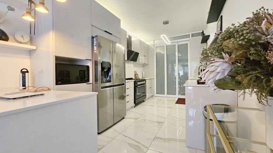 3 Bedroom Property for Sale in Three Rivers Proper Gauteng