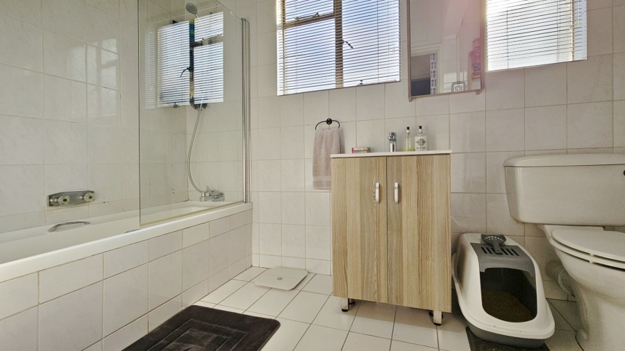 3 Bedroom Property for Sale in Three Rivers Proper Gauteng