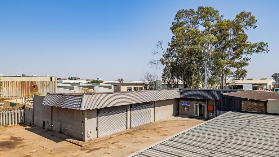 Commercial Property for Sale in Clayville Industria Gauteng