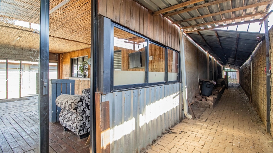 Commercial Property for Sale in Clayville Industria Gauteng
