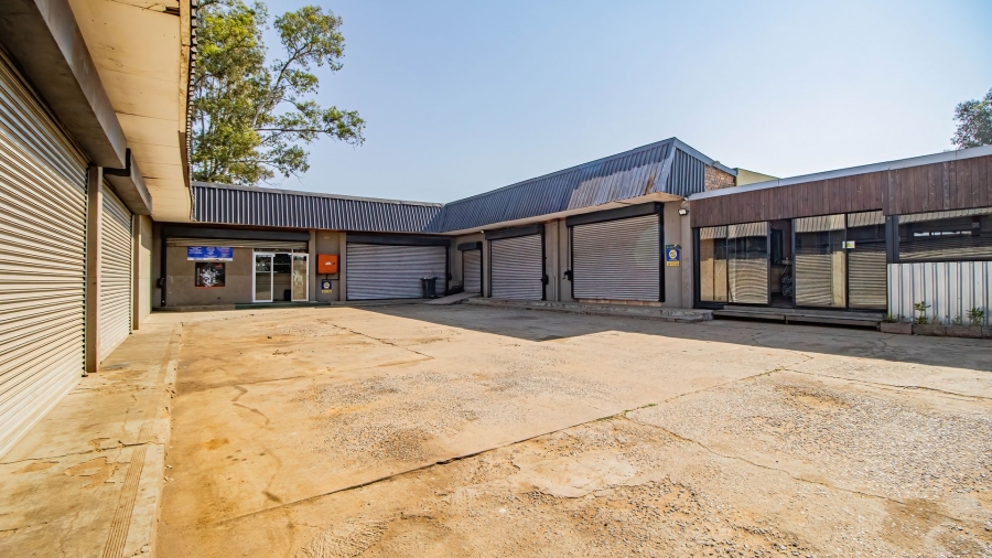 Commercial Property for Sale in Clayville Industria Gauteng