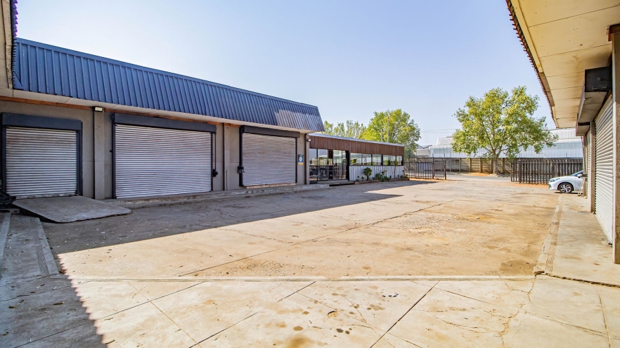 Commercial Property for Sale in Clayville Industria Gauteng