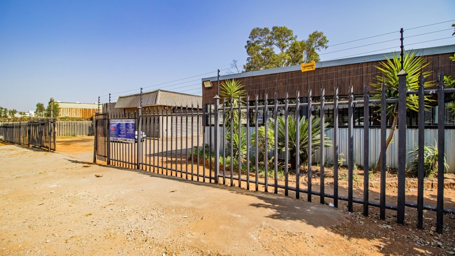 Commercial Property for Sale in Clayville Industria Gauteng
