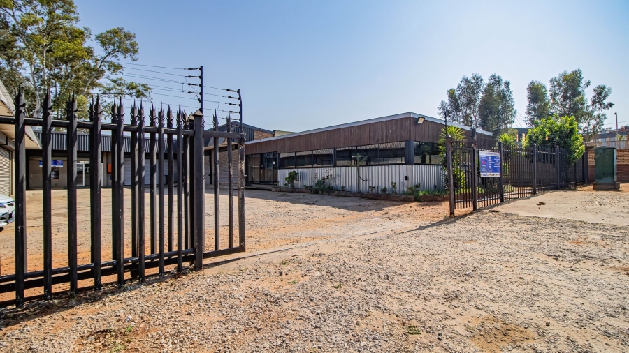 Commercial Property for Sale in Clayville Industria Gauteng