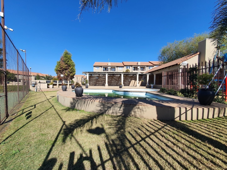 To Let 2 Bedroom Property for Rent in Noordhang Gauteng