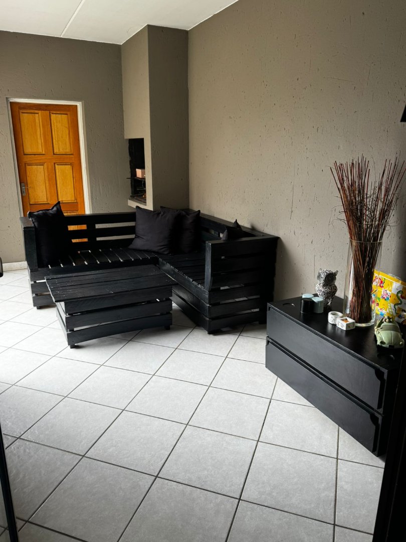 To Let 2 Bedroom Property for Rent in Goedeburg Gauteng