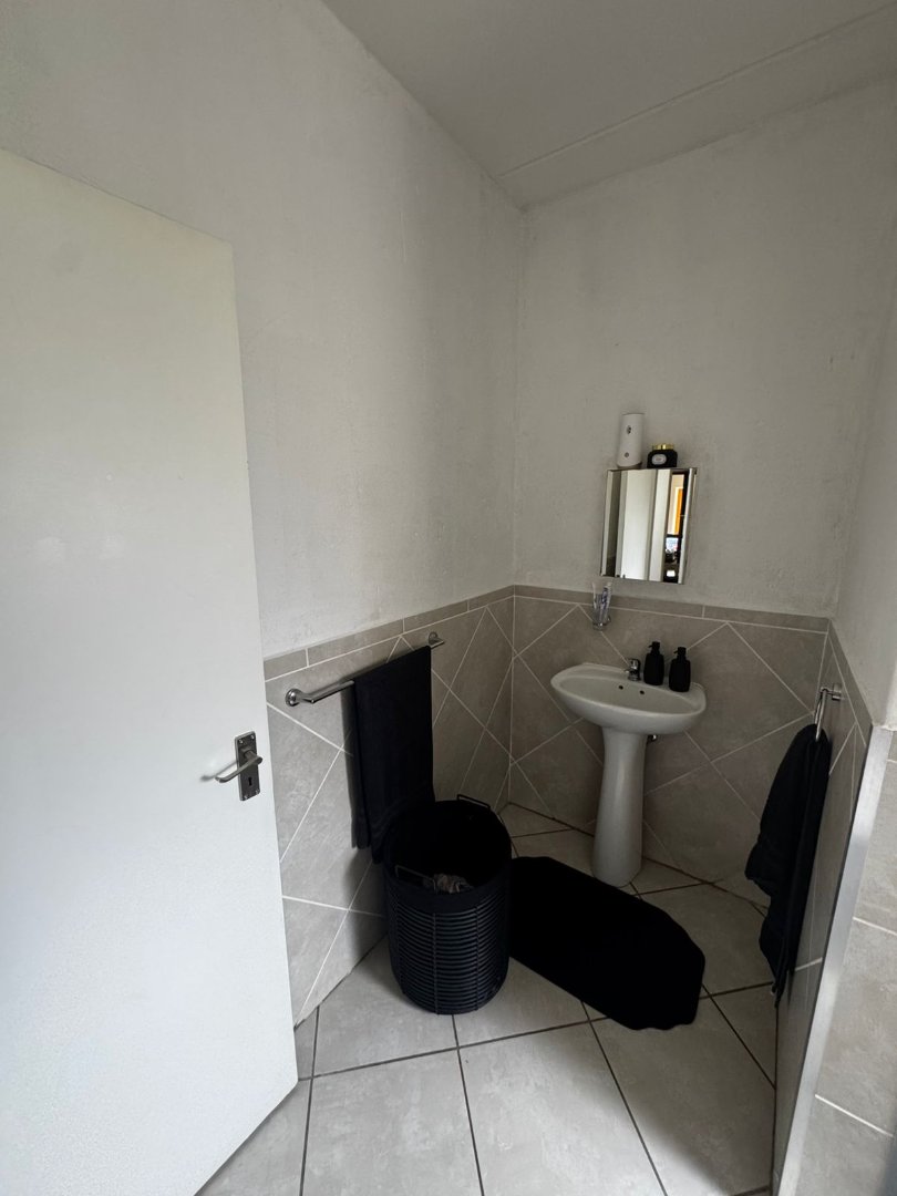 To Let 2 Bedroom Property for Rent in Goedeburg Gauteng