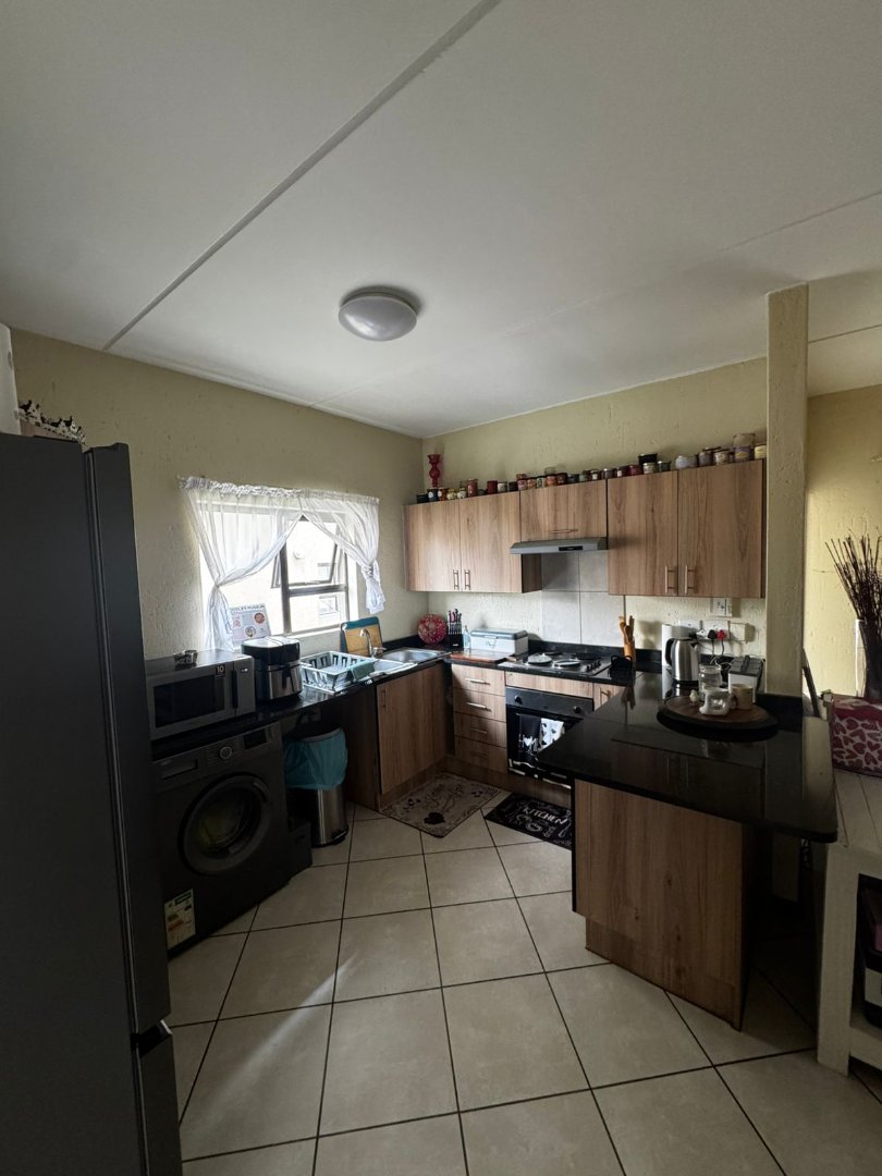 To Let 2 Bedroom Property for Rent in Goedeburg Gauteng