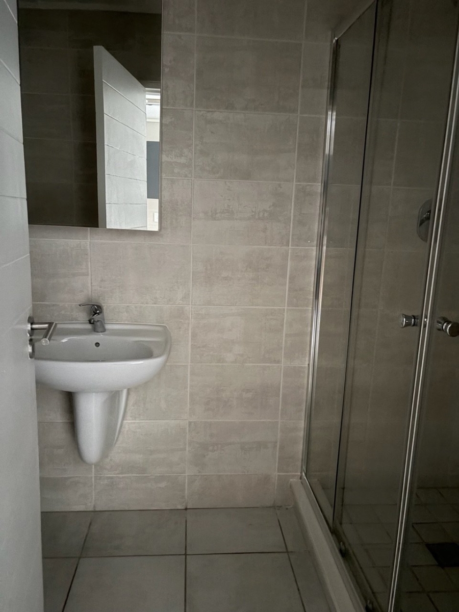 To Let 1 Bedroom Property for Rent in Alexandra Gauteng