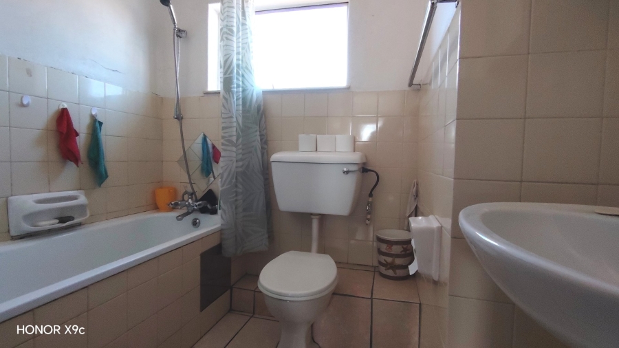 3 Bedroom Property for Sale in Three Rivers Proper Gauteng