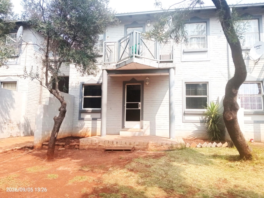 To Let 2 Bedroom Property for Rent in Moffat View Gauteng