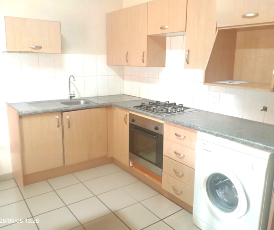 To Let 2 Bedroom Property for Rent in Moffat View Gauteng