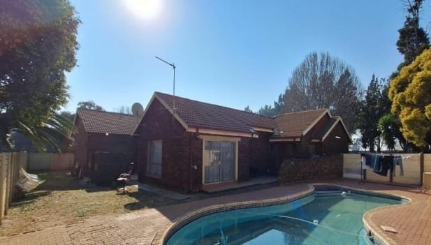 3 Bedroom Property for Sale in Petersfield Gauteng