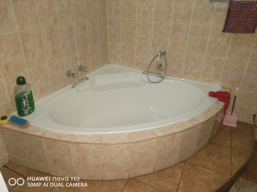  Bedroom Property for Sale in West Park Gauteng