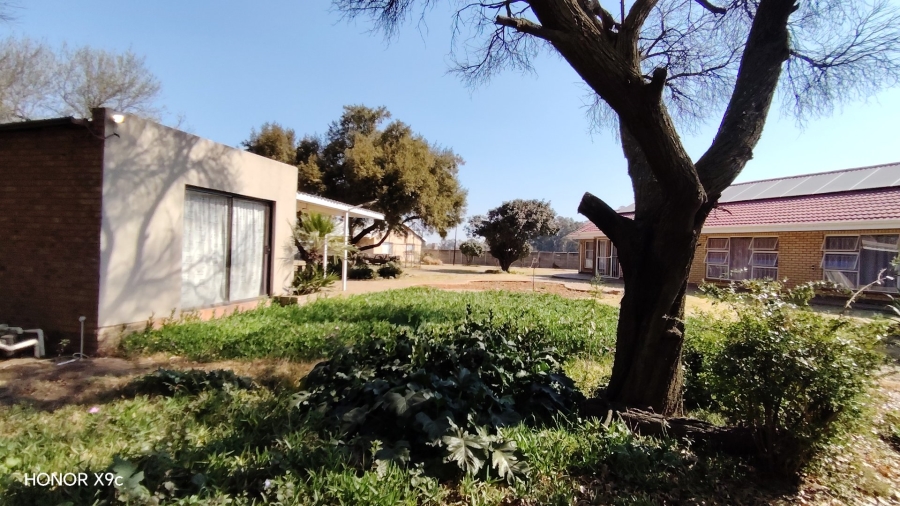 Commercial Property for Sale in Buyscelia Gauteng
