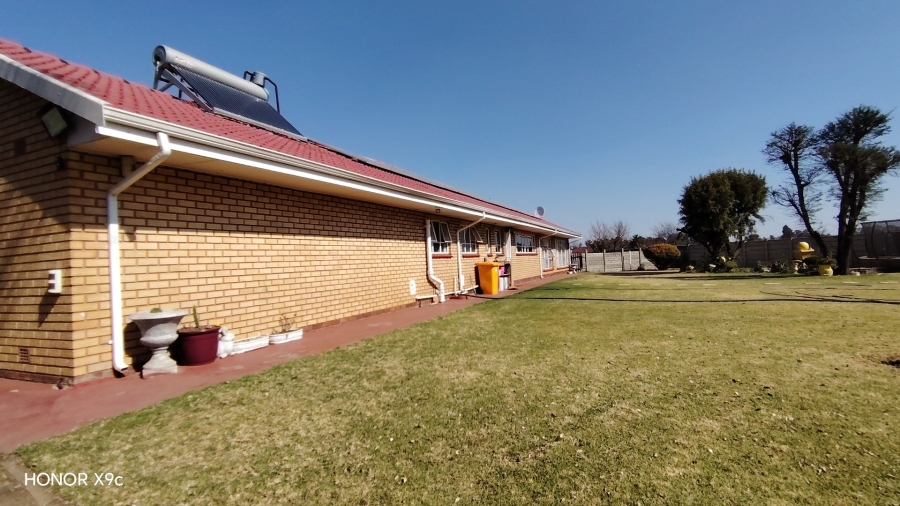 Commercial Property for Sale in Buyscelia Gauteng