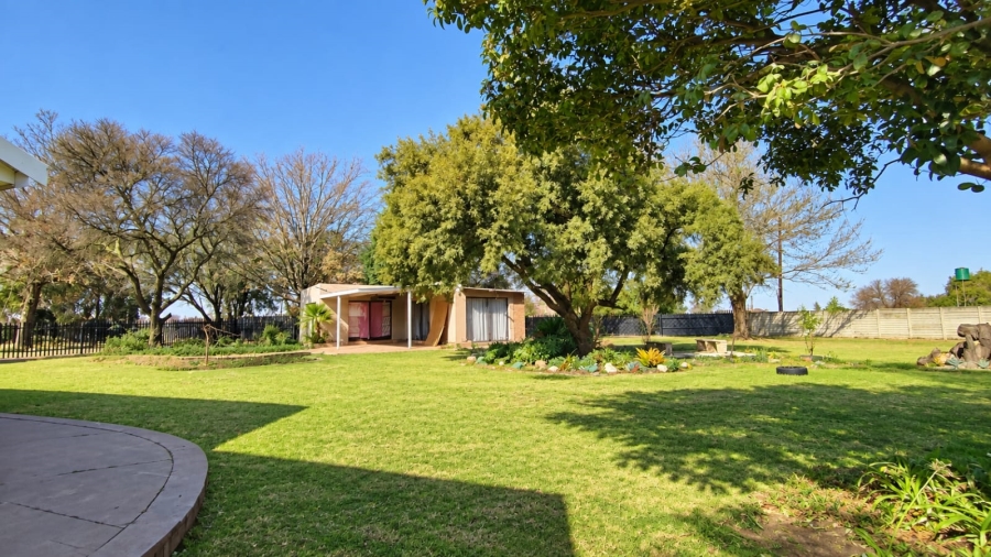 4 Bedroom Property for Sale in Buyscelia Gauteng