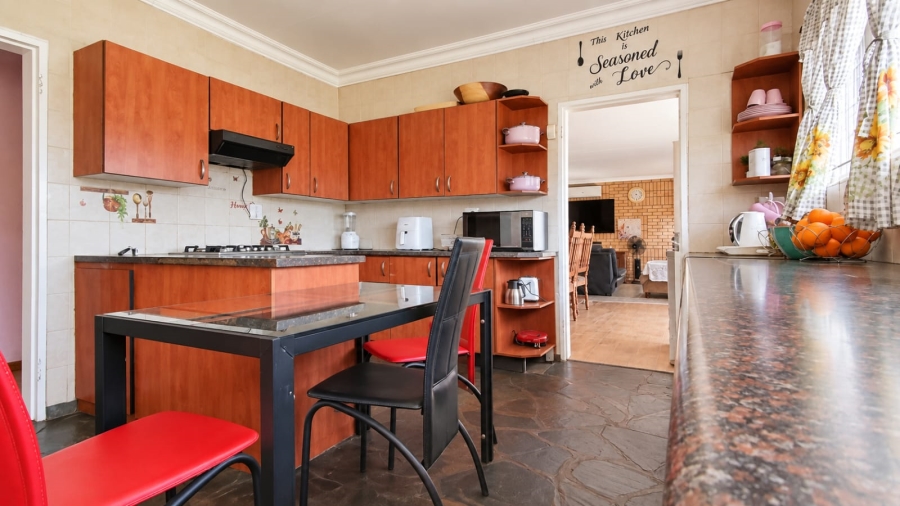 4 Bedroom Property for Sale in Buyscelia Gauteng