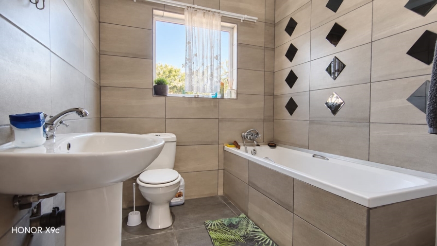 4 Bedroom Property for Sale in Buyscelia Gauteng