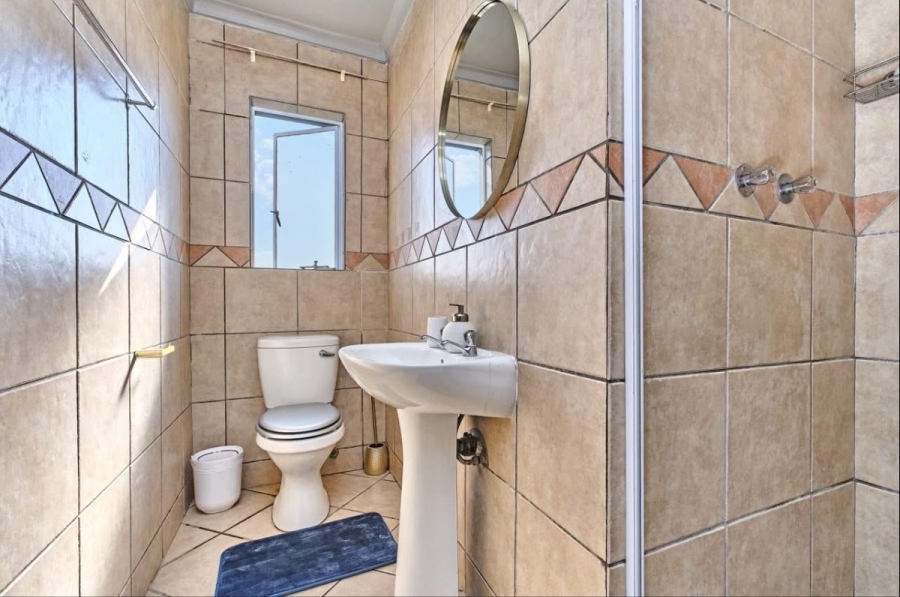 To Let 2 Bedroom Property for Rent in Vorna Valley Gauteng