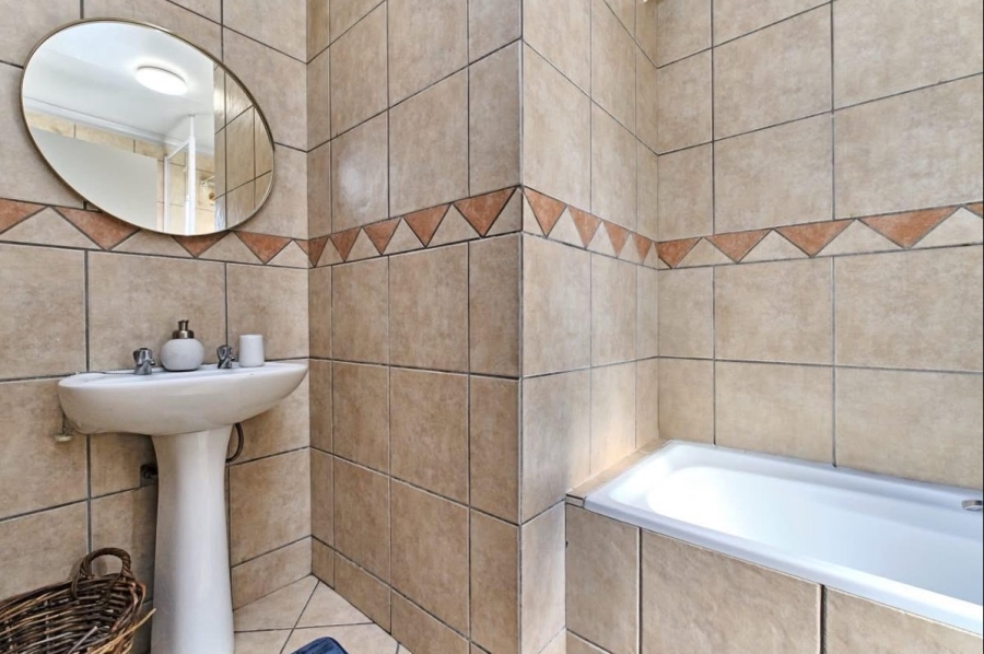 To Let 2 Bedroom Property for Rent in Vorna Valley Gauteng